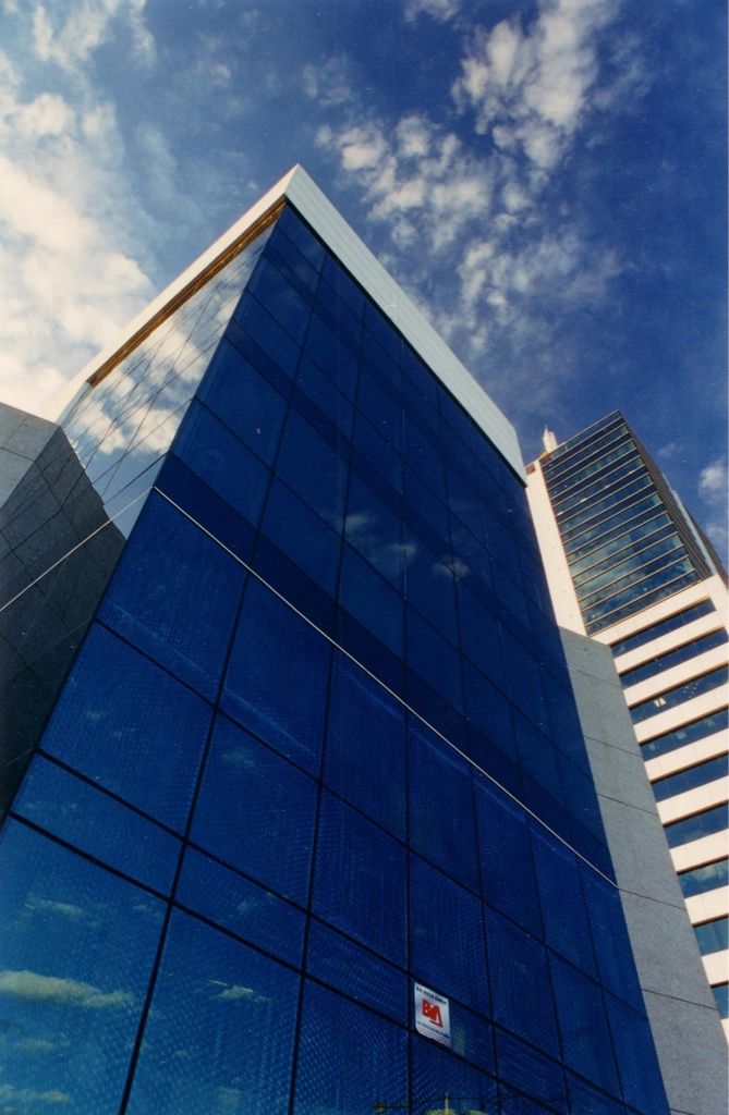 Banco Hipotecaio del uruguay Local World Trade Canter Lu