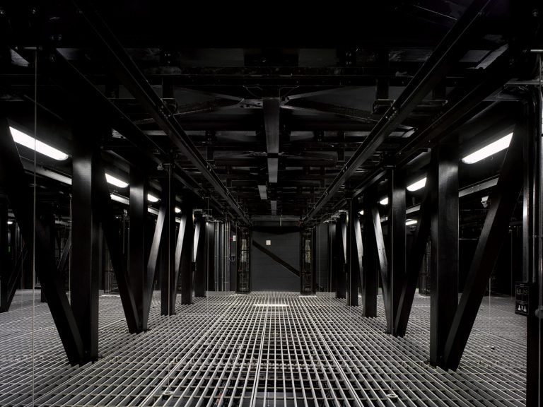 Curve controlled stage 768x576