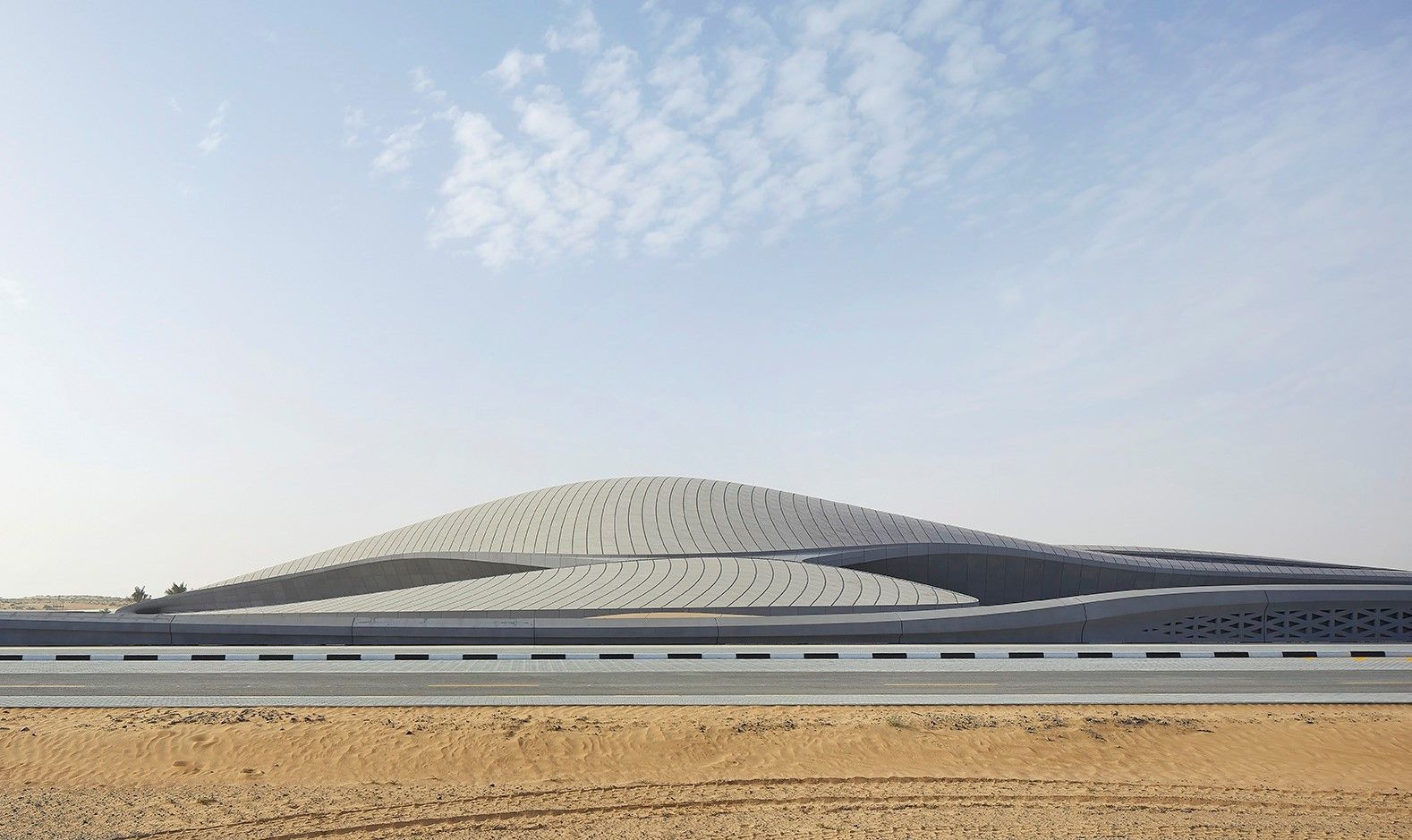 02 ZHA BEEAH HQ Sharjah UAE ©HuftonCrow lowres 1