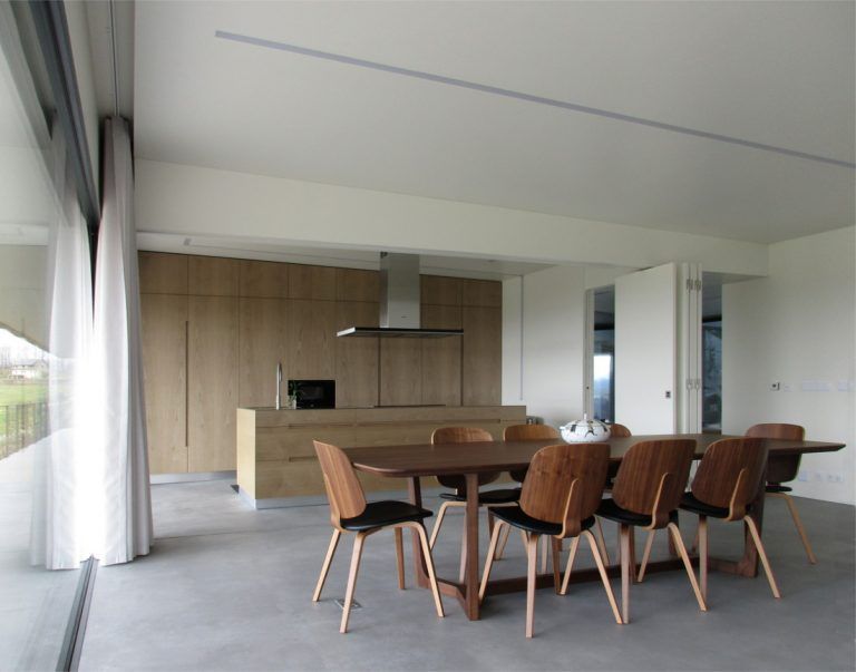 Casa em betao a vista sala de jantar 768x603