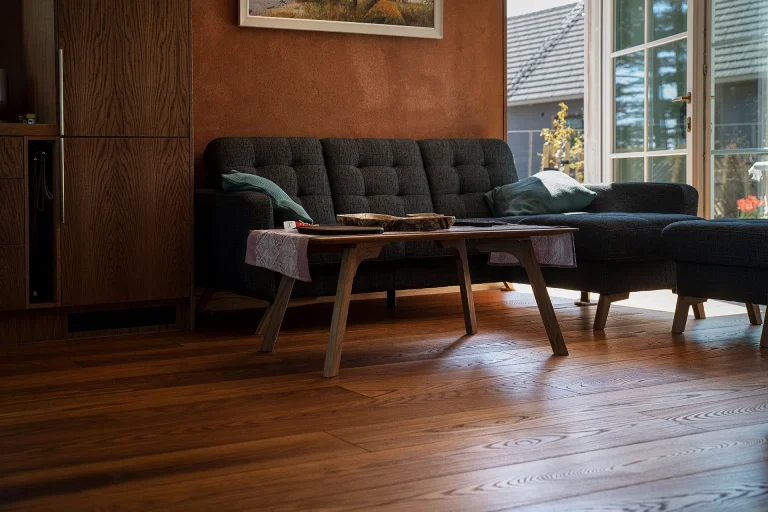 Thermory Drift Spruce C15 cladding tone Platinum and Sandy Pearl ash D4sg2 decking and F6 18x245mm flooring Private house in Estonia photos Aivo Kallas 9 768x512