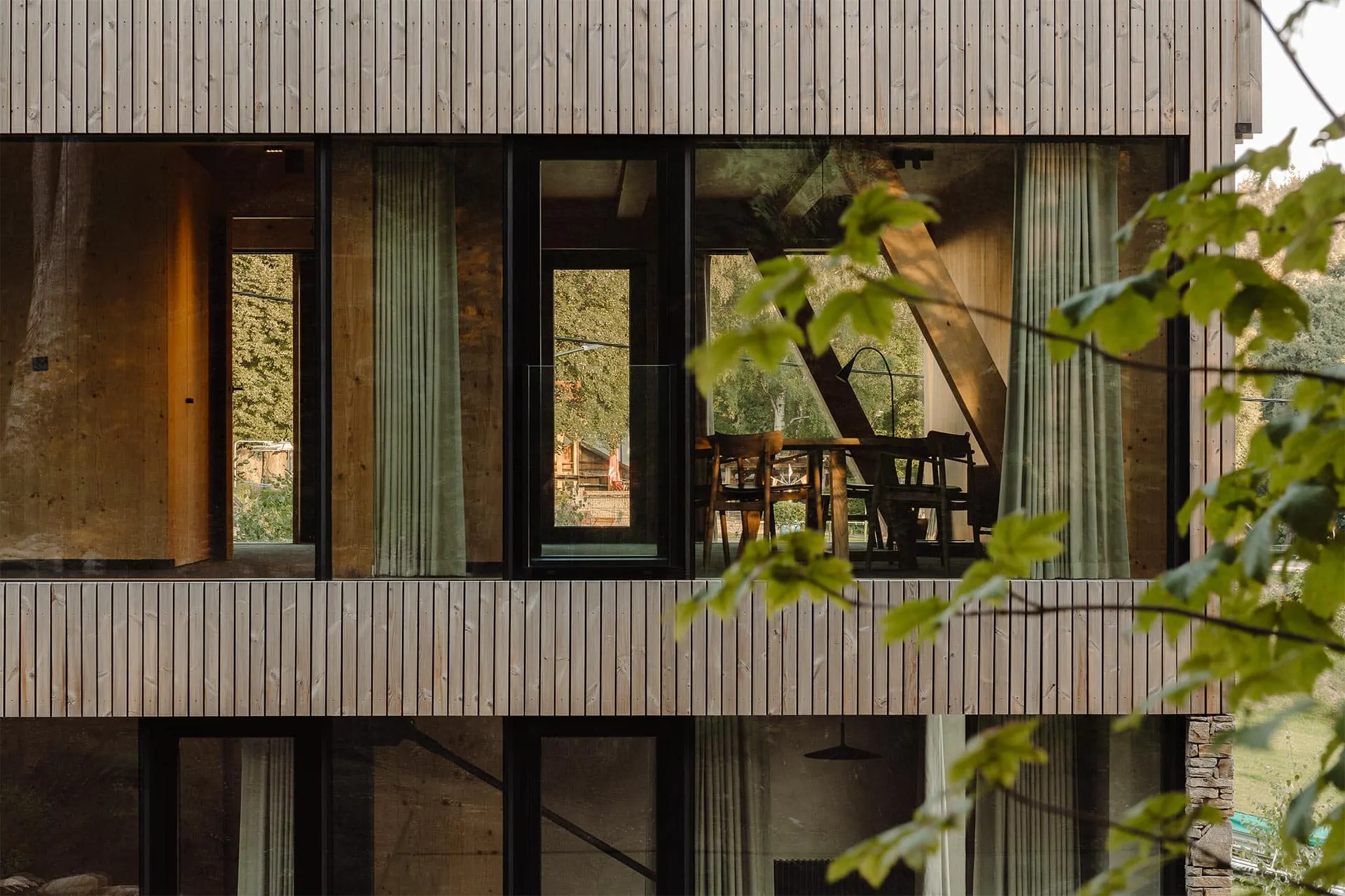 Thermory Pine Cladding Roofing Apartments in Wolfs Clearing Poland Architect photo credit Studio De.Materia 1920x1280 1