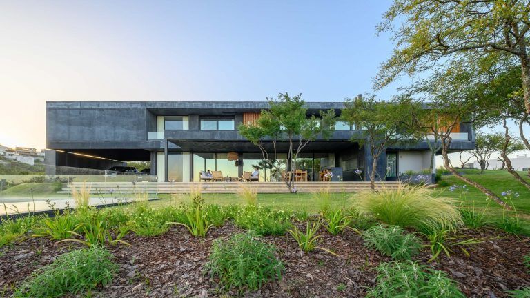 casa negra ar arquitectos 19 768x432