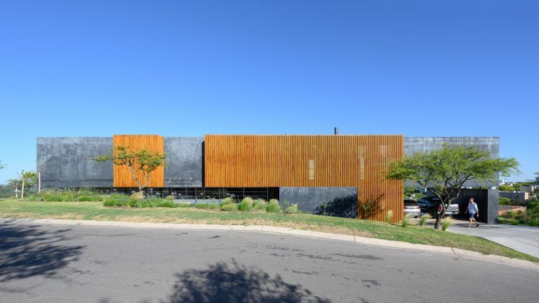 casa negra ar arquitectos 7 768x432
