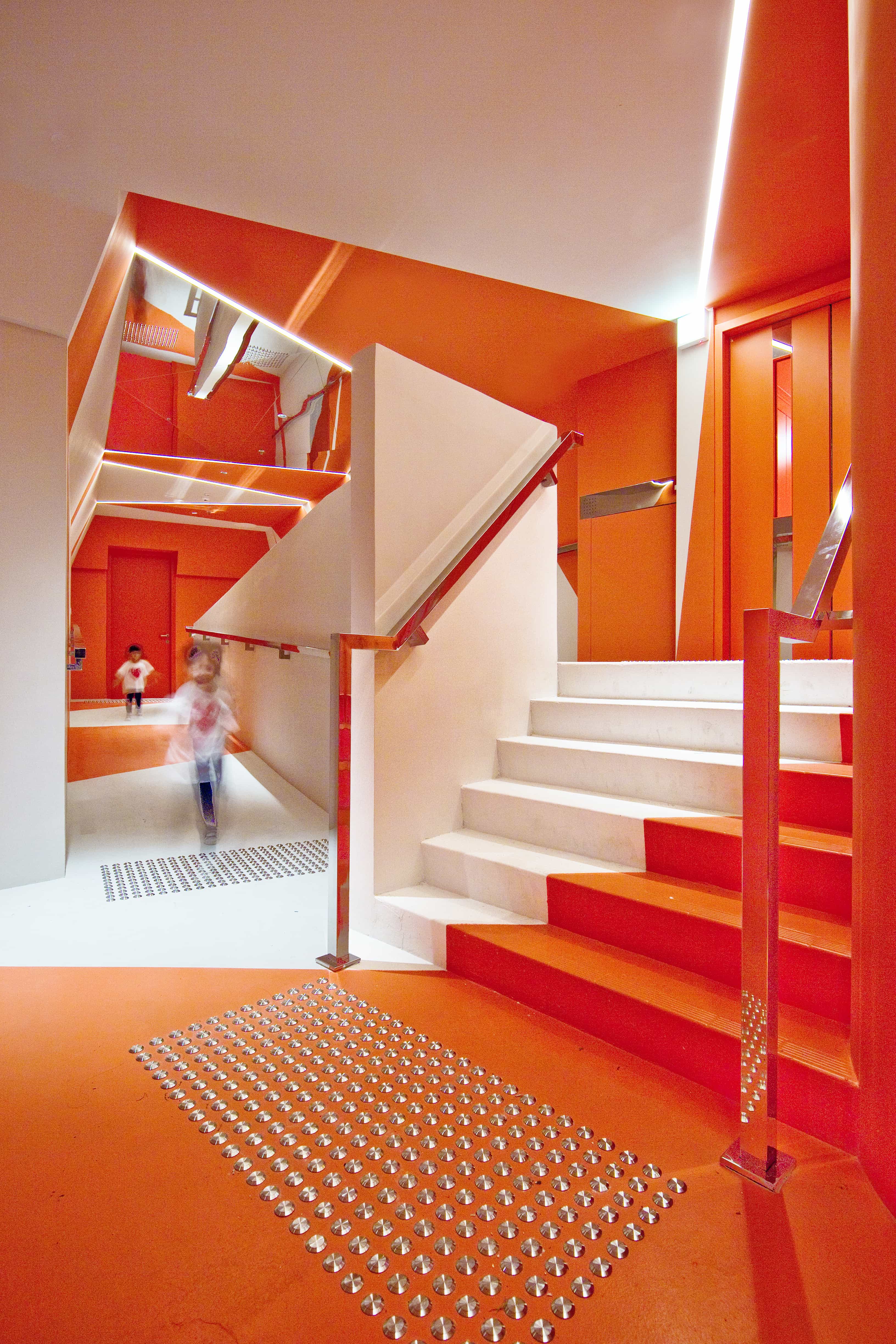 16518281086537.Lift Lobby