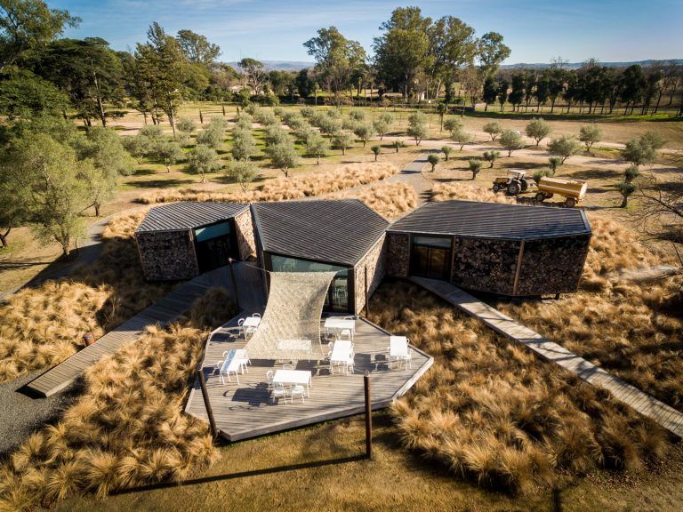Club House de Golf8 768x576