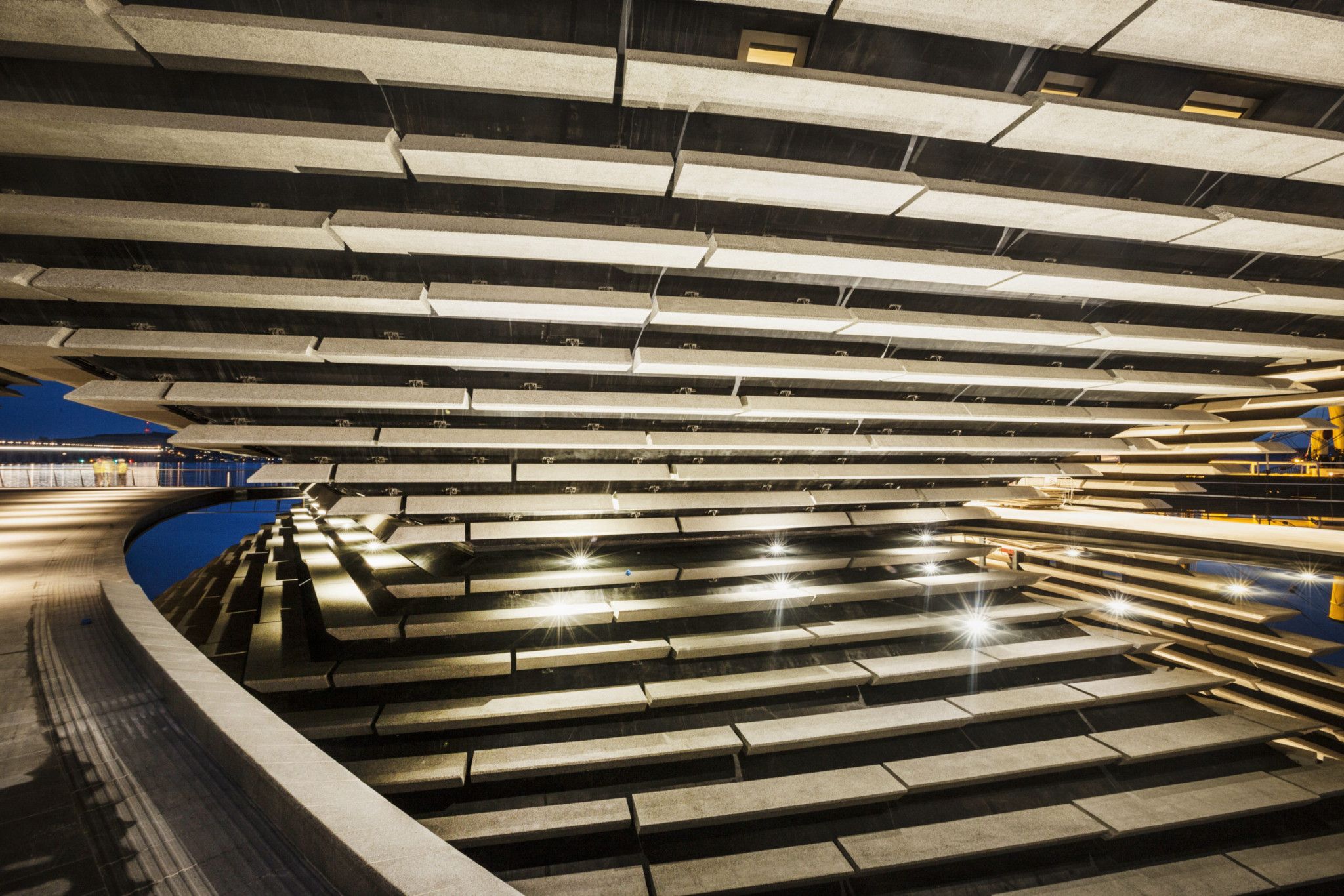 V A Dundee Dec 2017 images7 scaled 1