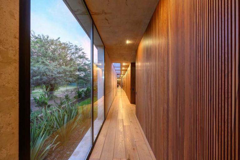 estudio montevideo el bosque argentina gonzalo viramonte designboom 014 818x545 1 768x512