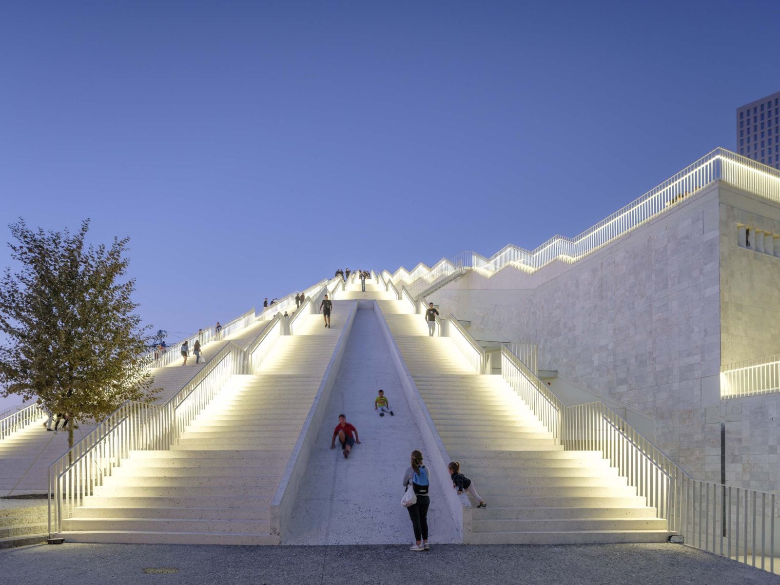 Piramide de tirania   MVRDV 04