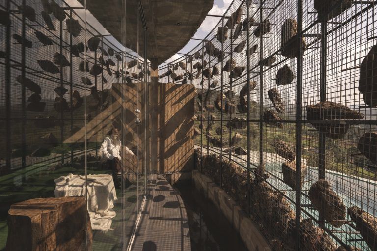 La casa del ascenso infinito 05 768x511
