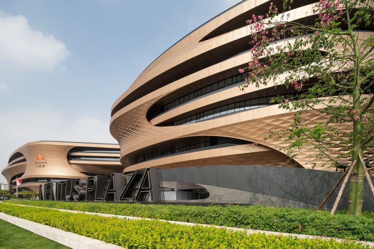 4 ZHA Infinitus Plaza Photo by Liang Xue lowres 1619x1080 1 768x512