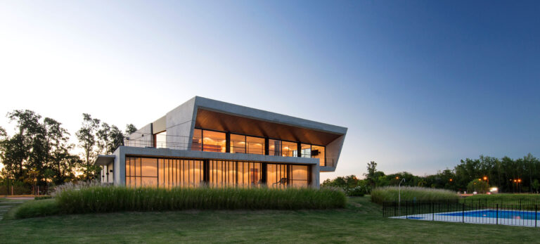 YACHT CLUBHOUSE 1 768x347