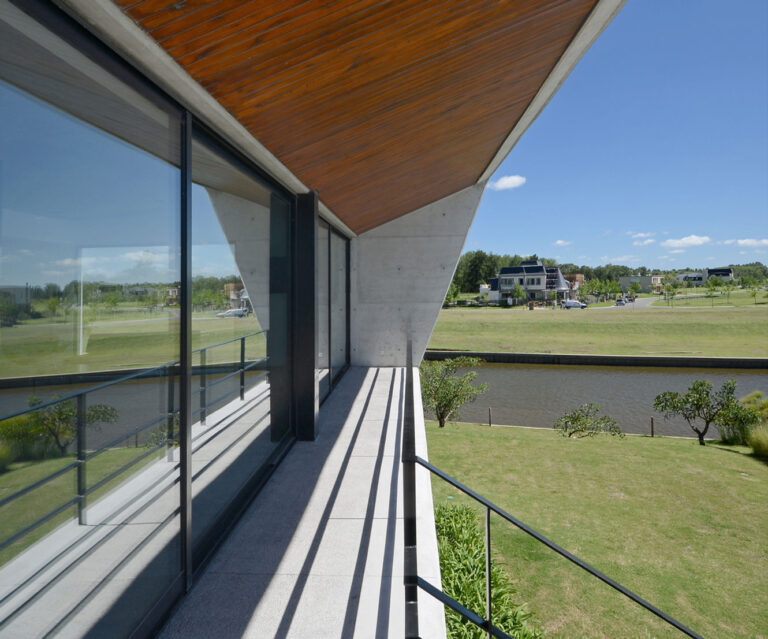 YACHT CLUBHOUSE 10 768x639