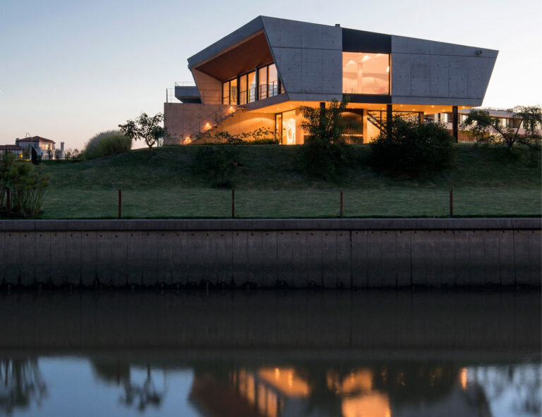 YACHT CLUBHOUSE 11 768x592