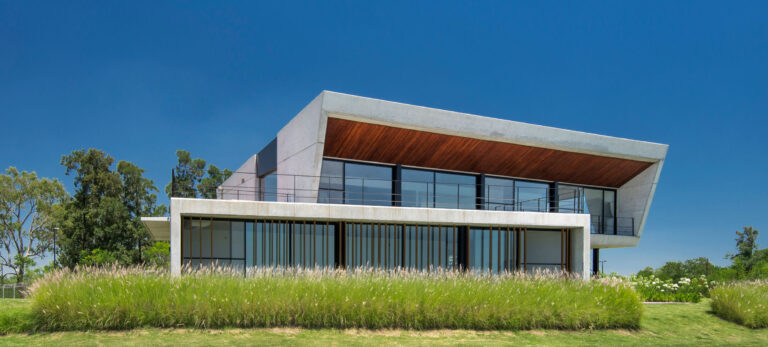 YACHT CLUBHOUSE 12 768x347