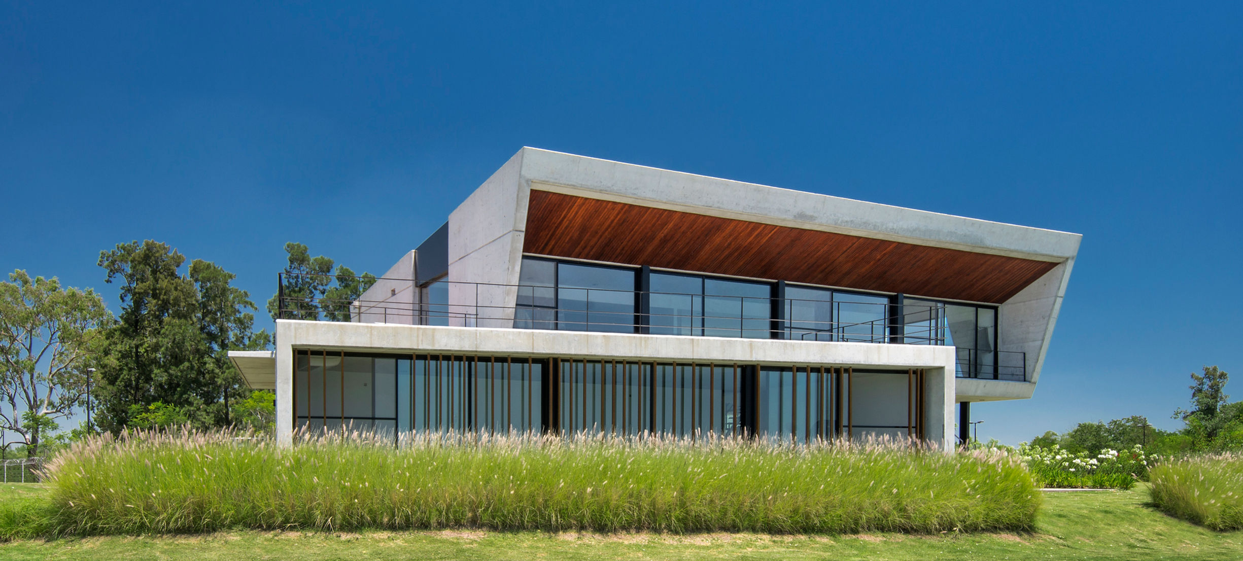 YACHT CLUBHOUSE 12