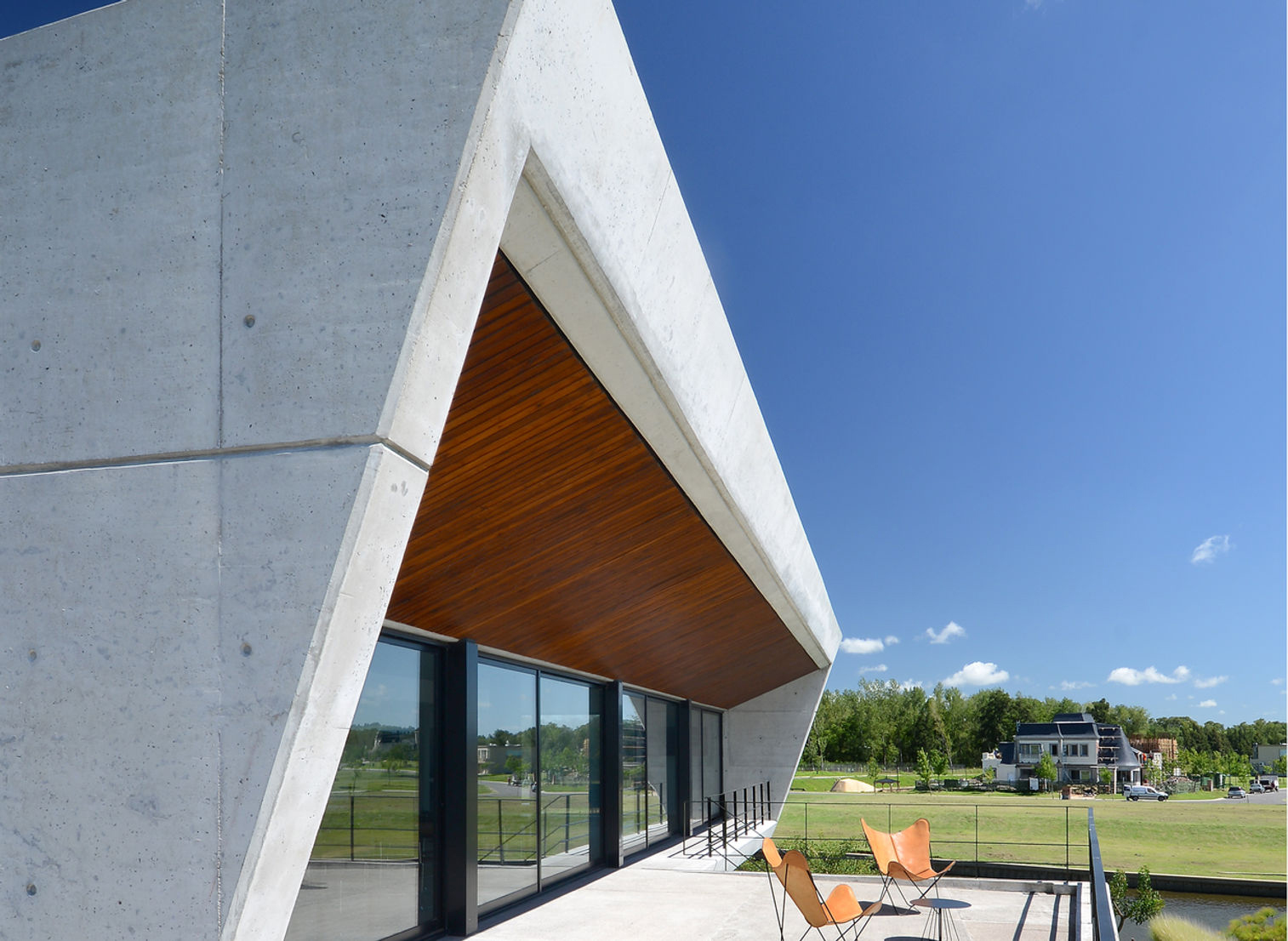 YACHT CLUBHOUSE 3