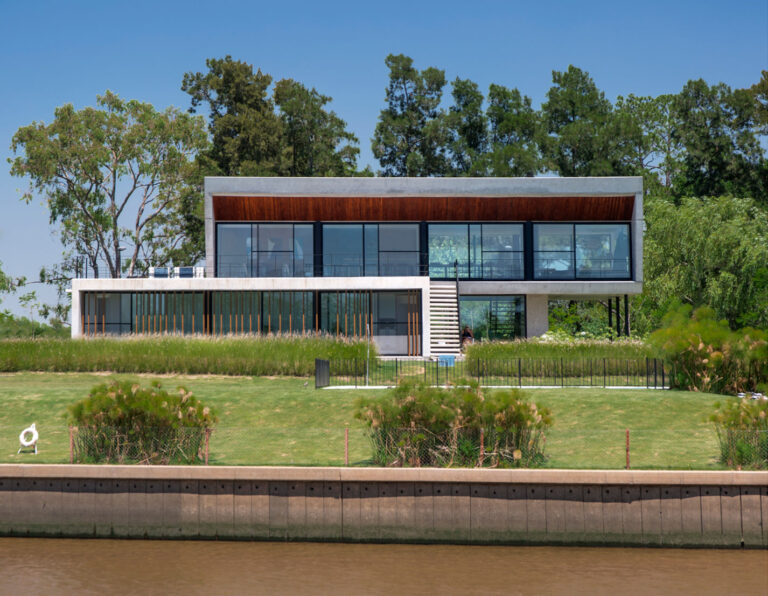 YACHT CLUBHOUSE 5 768x596