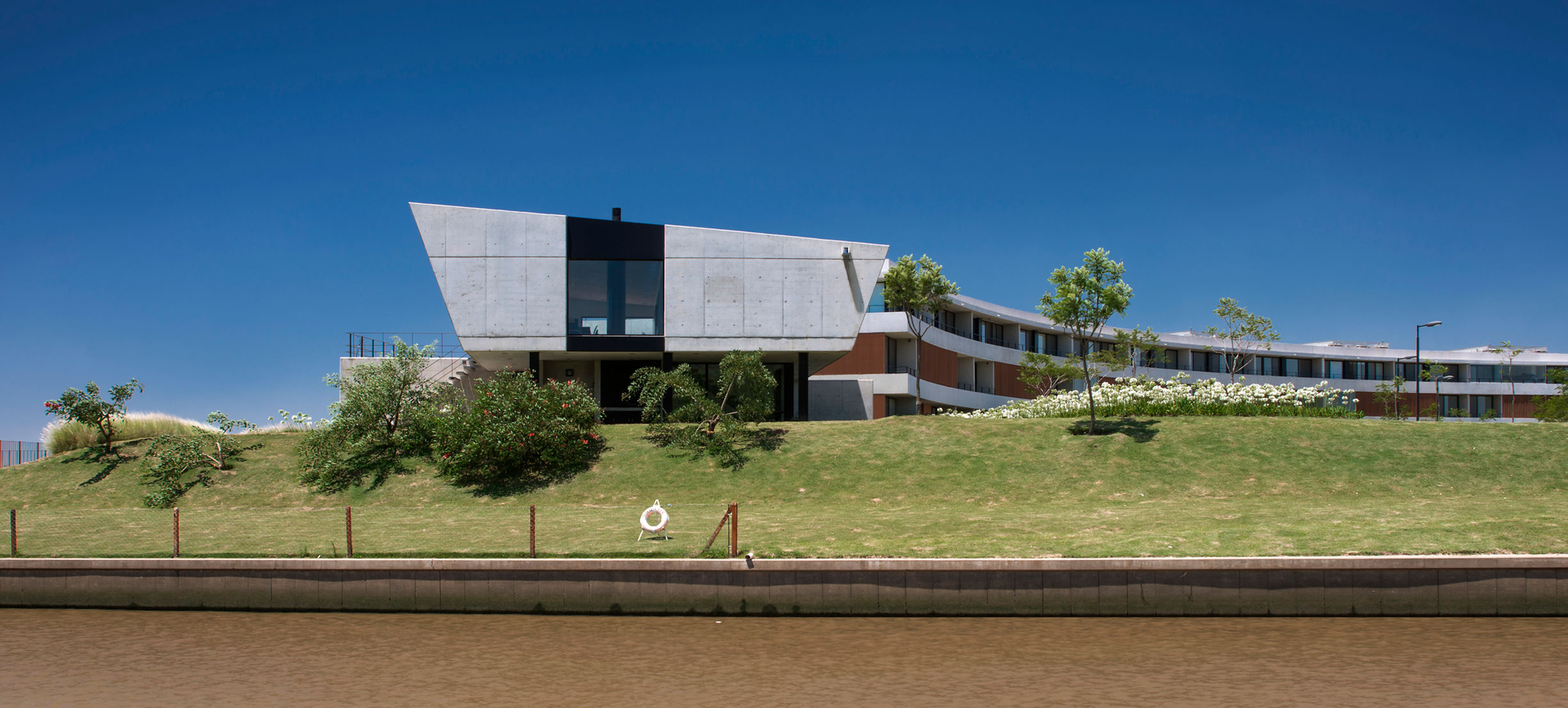 YACHT CLUBHOUSE 9