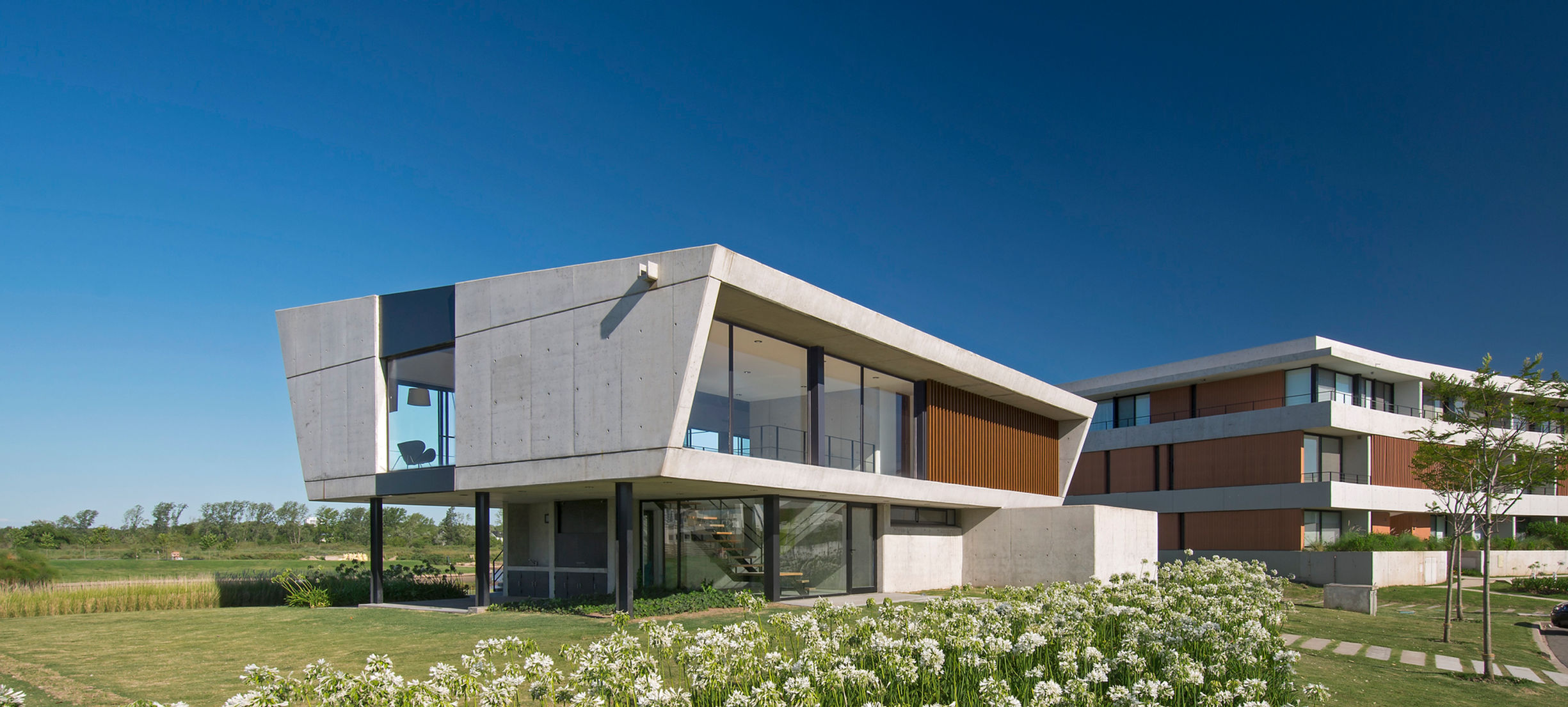 YACHT CLUBHOUSE