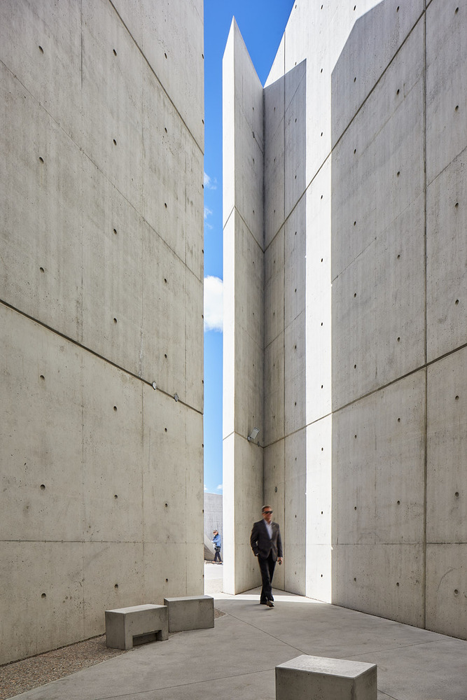 027 National Holocaust Monument