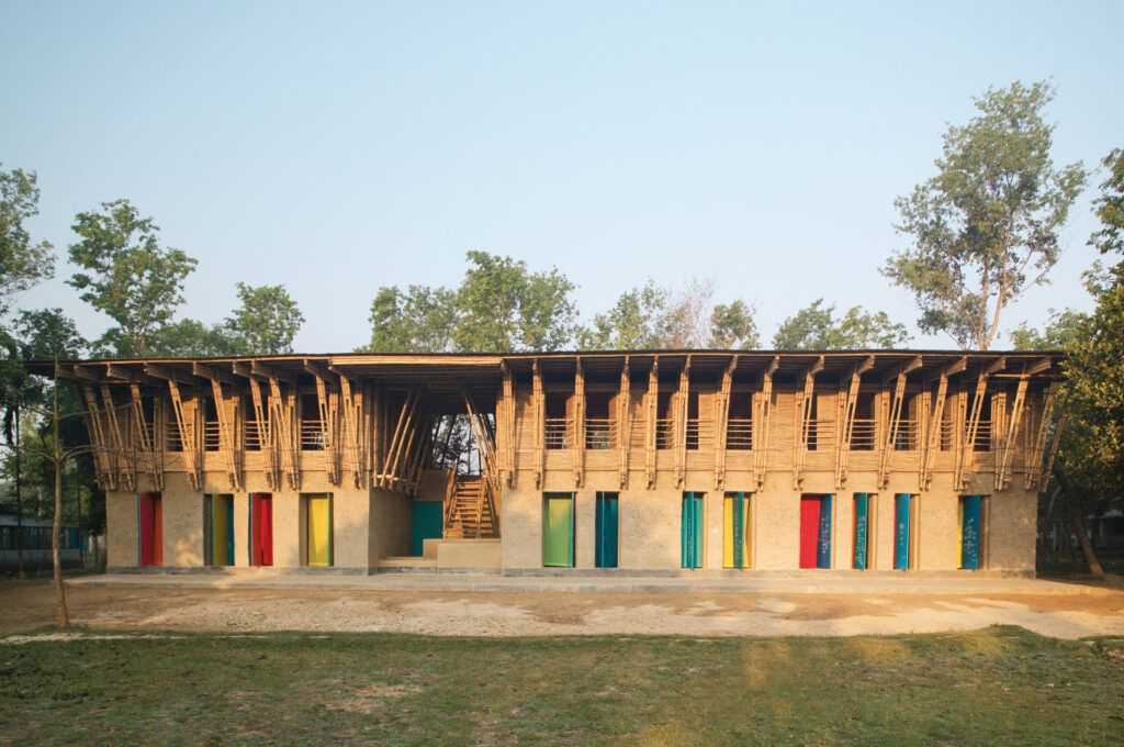Escuela METI en Bangladesh diseñada por Anna Heringer con tierra y bambú